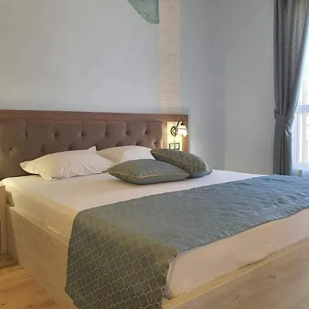 Vromos Guest Rooms 3*